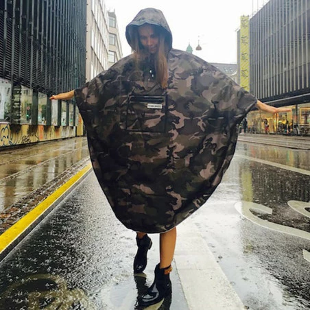 Poncho Pluie Urbain THE PEOPLE'S PONCHO 3.0 Edition Limitée Camo 4 Poncho Pluie Urbain THE PEOPLE'S PONCHO 3.0 Edition Limitée Camo – Image 2