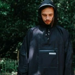 Poncho Pluie Urbain THE PEOPLE'S PONCHO 3.0 Noir -VTT Boutique de vente poncho pluie urbain the people s poncho 30 noir 2