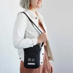 Poncho Pluie Urbain THE PEOPLE'S PONCHO 3.0 Noir -VTT Boutique de vente poncho pluie urbain the people s poncho 30 noir 4